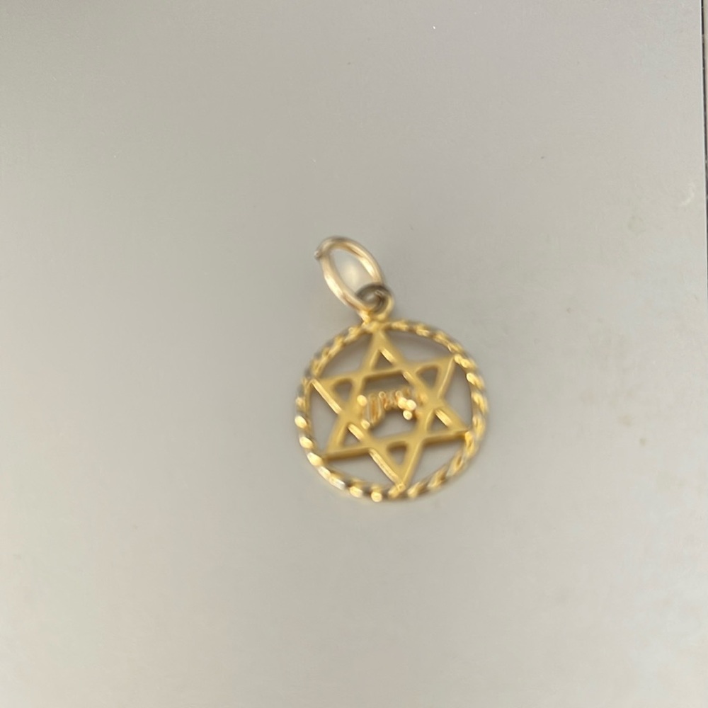 14K Gold Star of David Zion In circle
